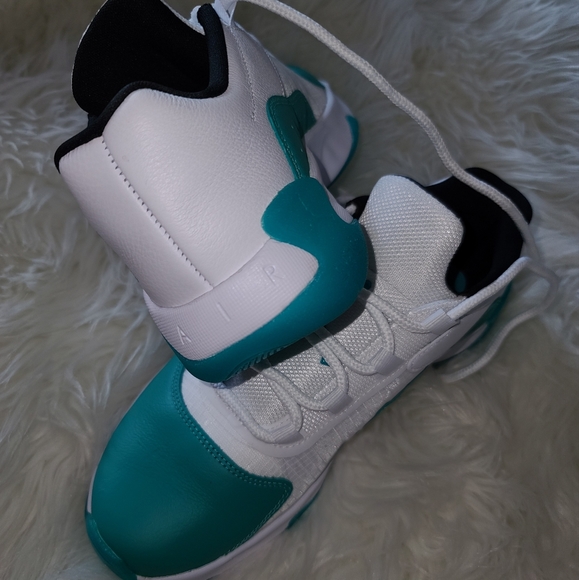 Jordans - Picture 8 of 17